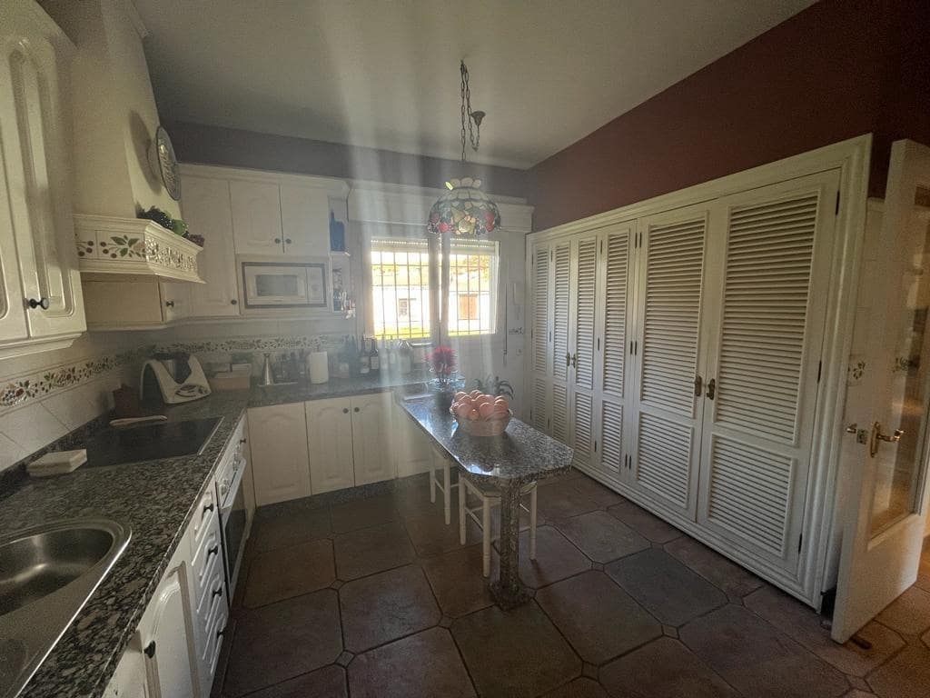 5 soveværelse Villa til salg i Cordoba by med swimmingpool garage - € 695.000 (Ref: 9359884)