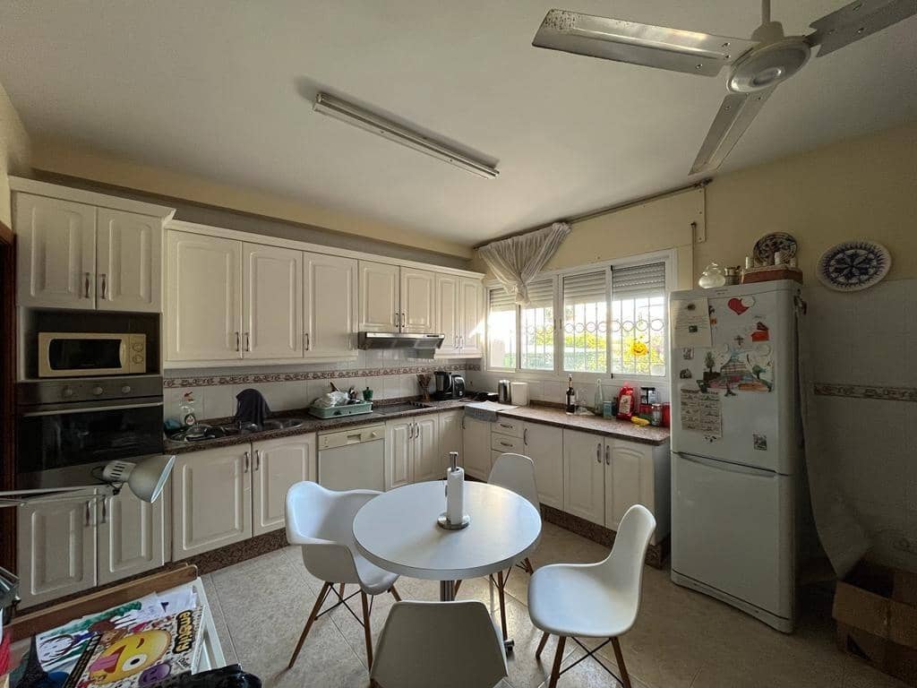 5 soveværelse Villa til salg i Cordoba by med swimmingpool garage - € 695.000 (Ref: 9359884)