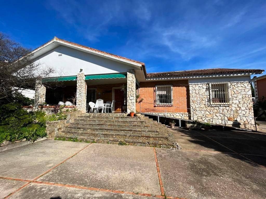 5 soveværelse Villa til salg i Cordoba by med swimmingpool garage - € 695.000 (Ref: 9359884)