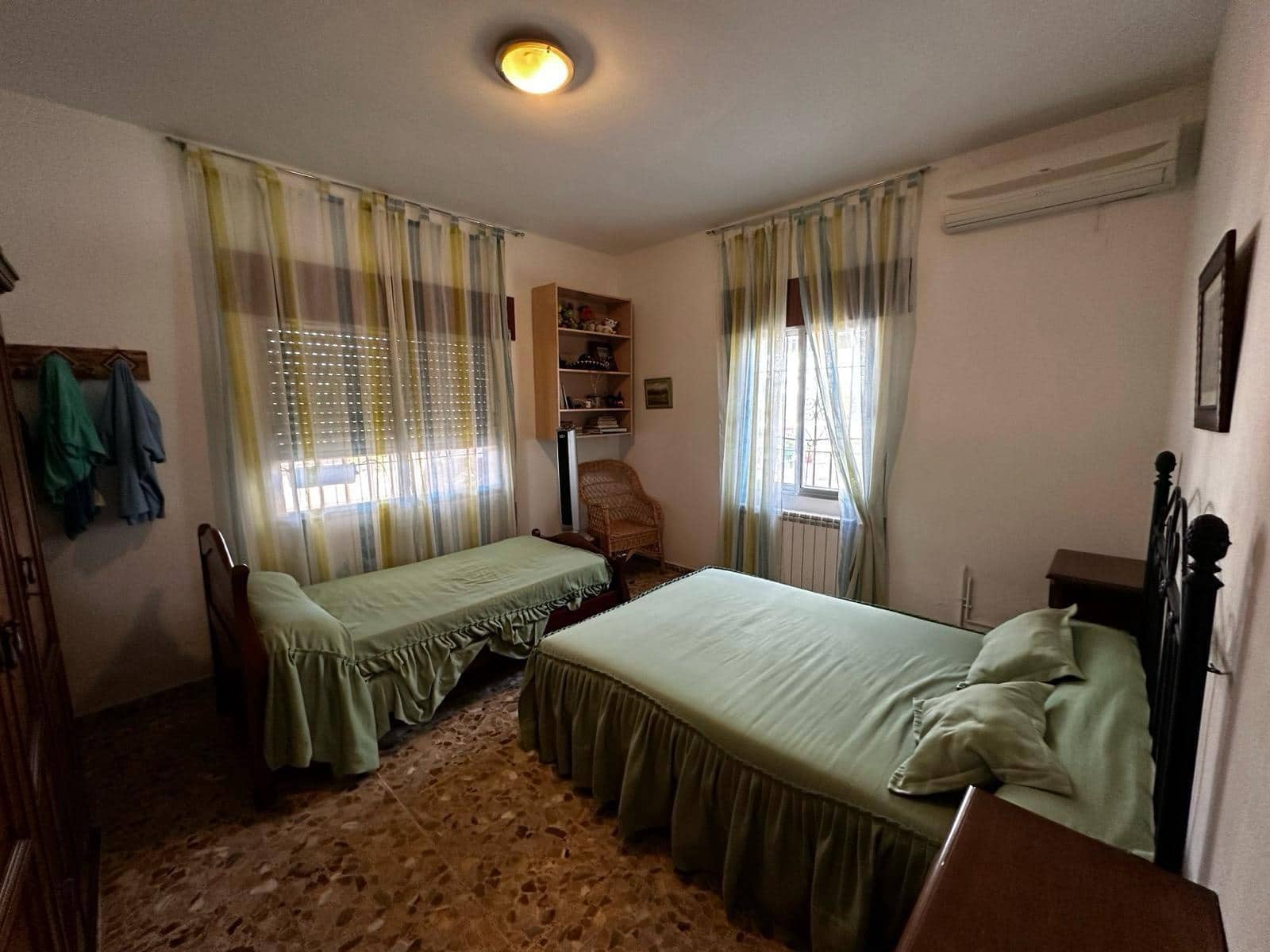 5 makuuhuone Huvila myytävänä paikassa La Carlota mukana uima-altaan 
autotalli - 260 000 € (Ref: 9359887)