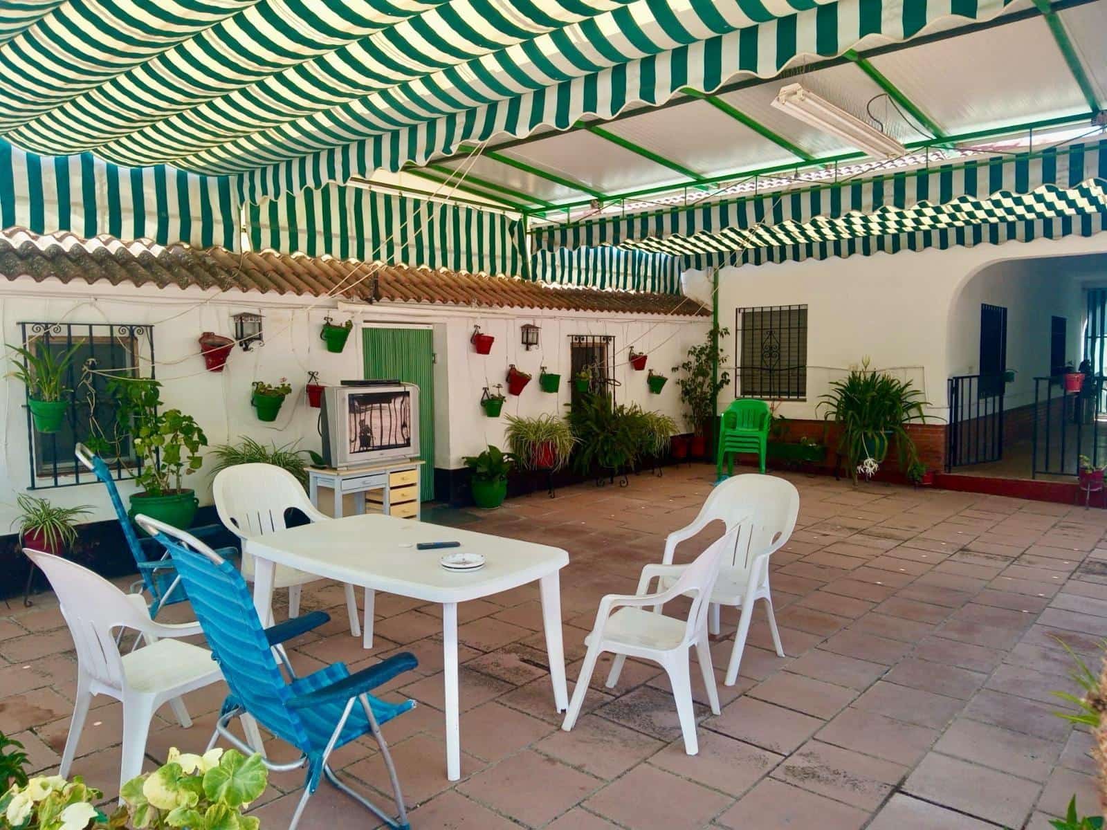 5 makuuhuone Huvila myytävänä paikassa La Carlota mukana uima-altaan 
autotalli - 260 000 € (Ref: 9359887)