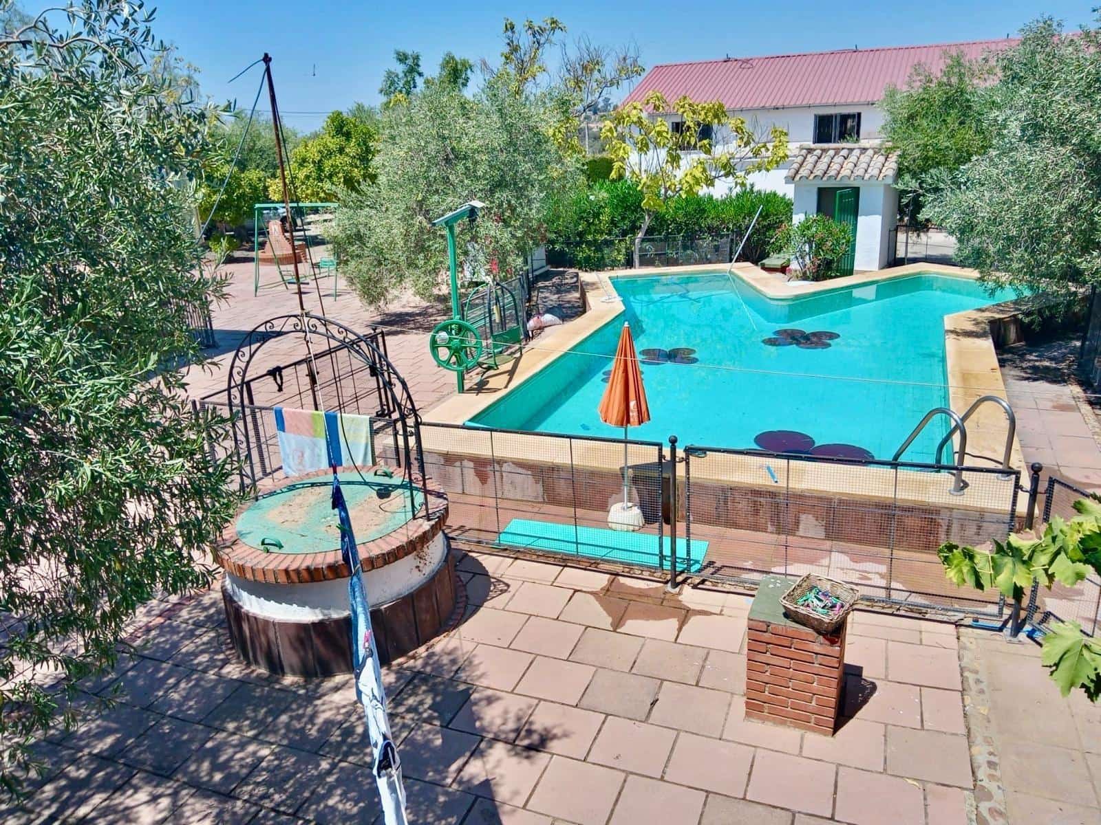 5 makuuhuone Huvila myytävänä paikassa La Carlota mukana uima-altaan 
autotalli - 260 000 € (Ref: 9359887)