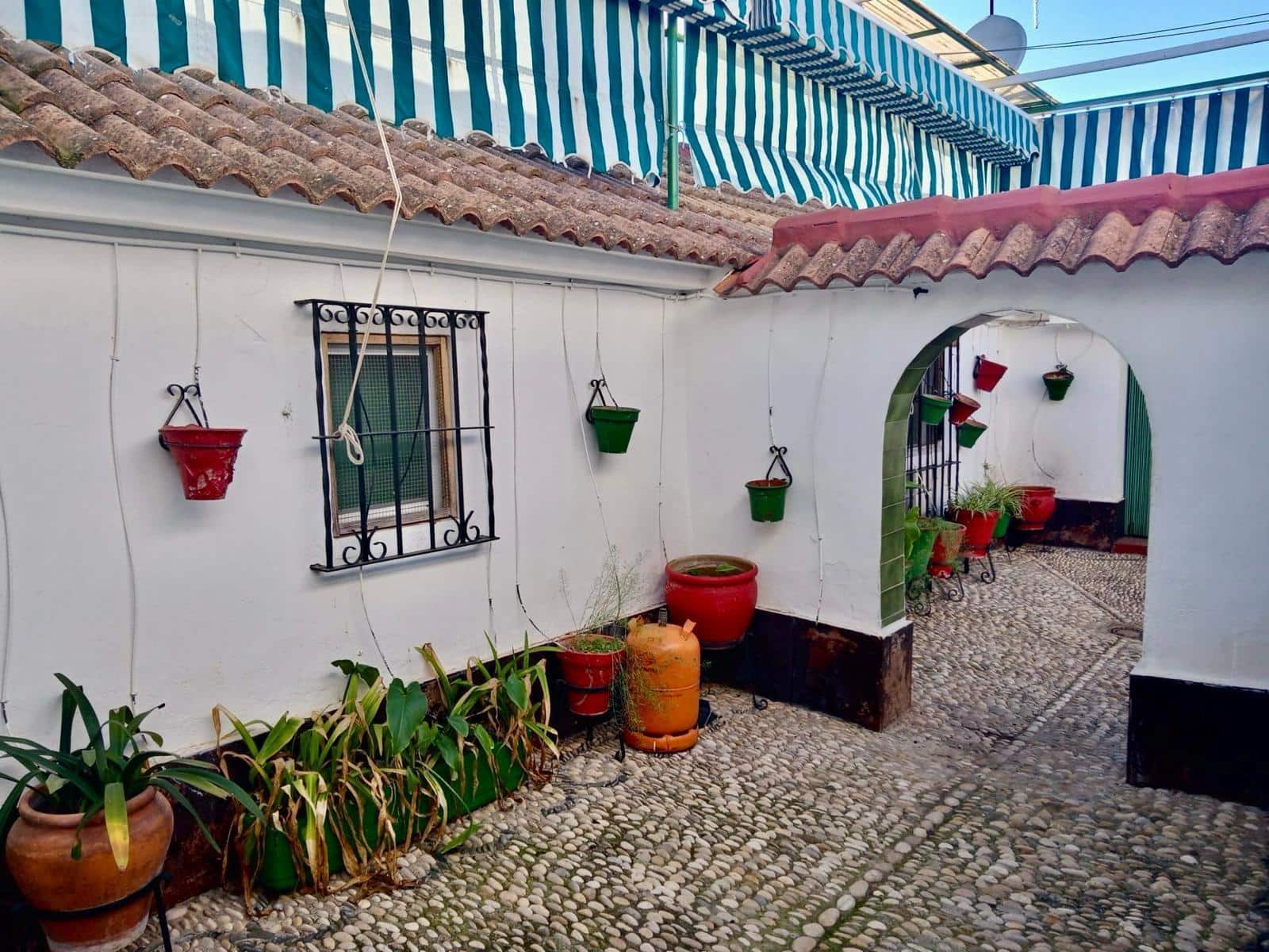 5 makuuhuone Huvila myytävänä paikassa La Carlota mukana uima-altaan 
autotalli - 260 000 € (Ref: 9359887)