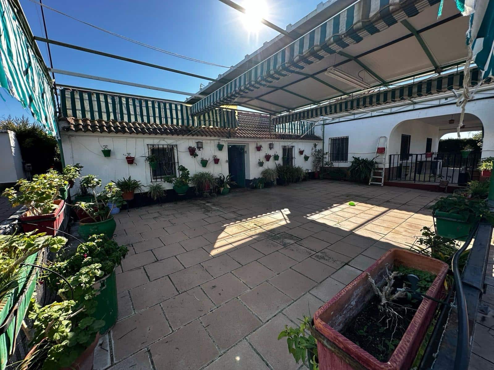 5 makuuhuone Huvila myytävänä paikassa La Carlota mukana uima-altaan 
autotalli - 260 000 € (Ref: 9359887)