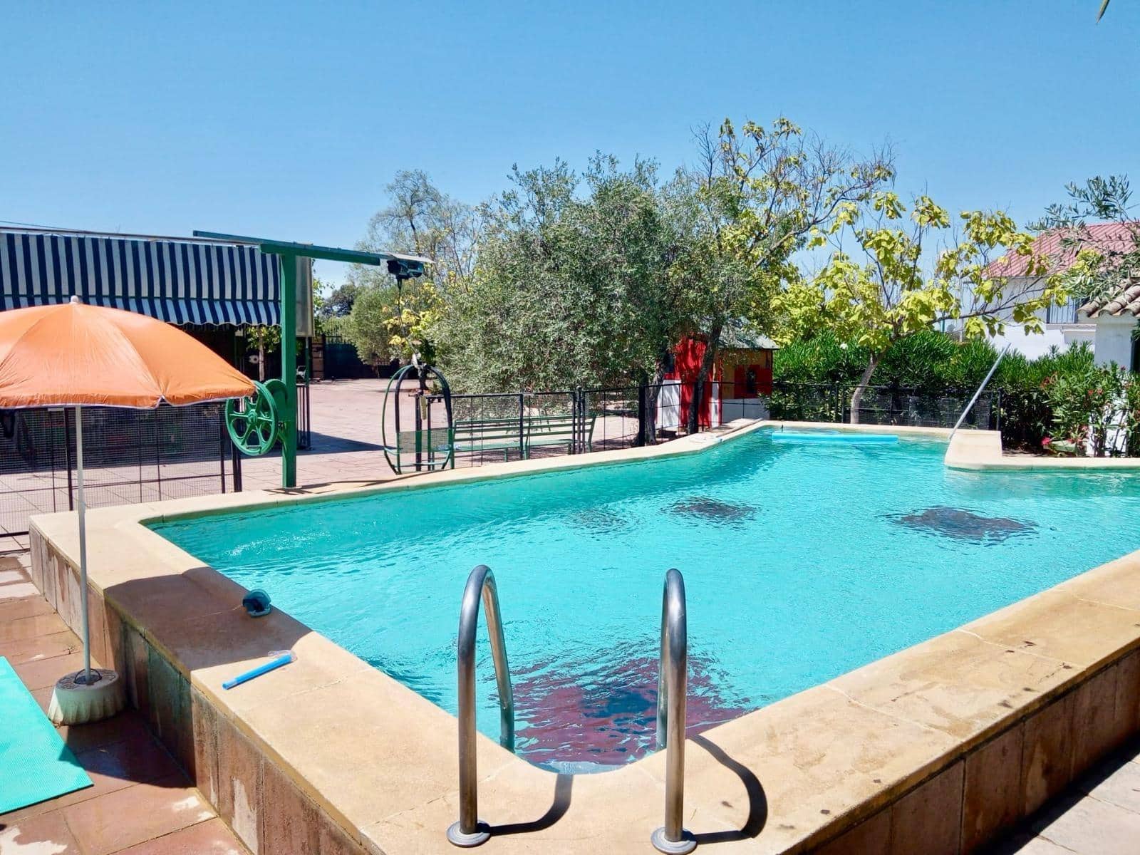 5 makuuhuone Huvila myytävänä paikassa La Carlota mukana uima-altaan 
autotalli - 260 000 € (Ref: 9359887)