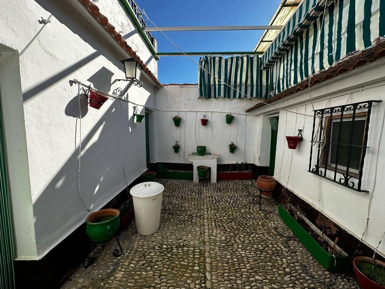 5 makuuhuone Huvila myytävänä paikassa La Carlota mukana uima-altaan 
autotalli - 260 000 € (Ref: 9359887)