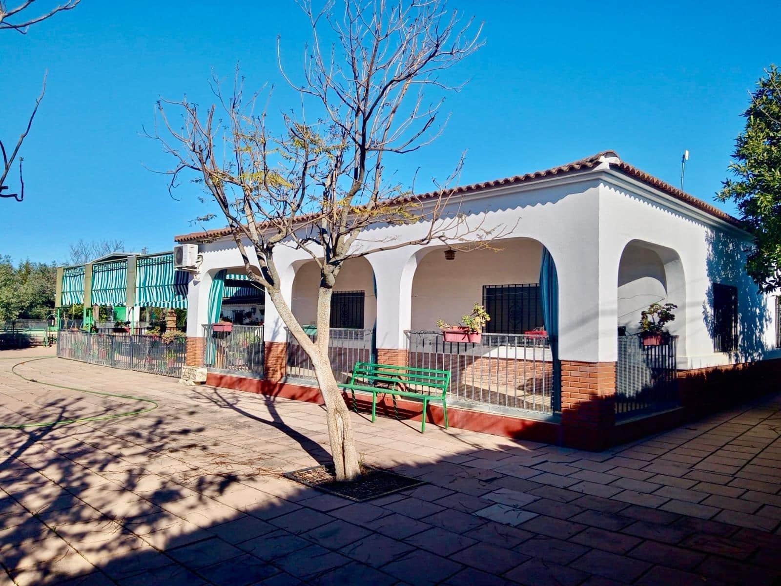 5 makuuhuone Huvila myytävänä paikassa La Carlota mukana uima-altaan 
autotalli - 260 000 € (Ref: 9359887)