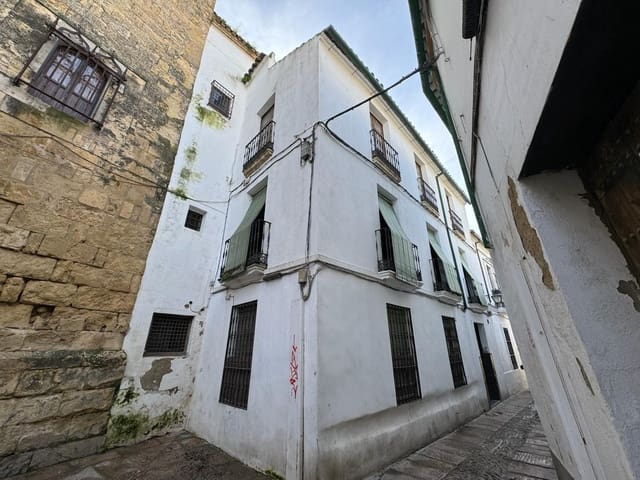 Casa de 9 habitaciones en Córdoba ciudad en venta - 320.000 € (Ref: 9359890)