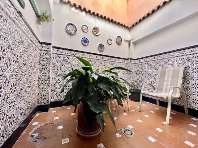 4 slaapkamer Rijtjeshuis te koop in Córdoba stad - € 255.000 (Ref: 9359891)