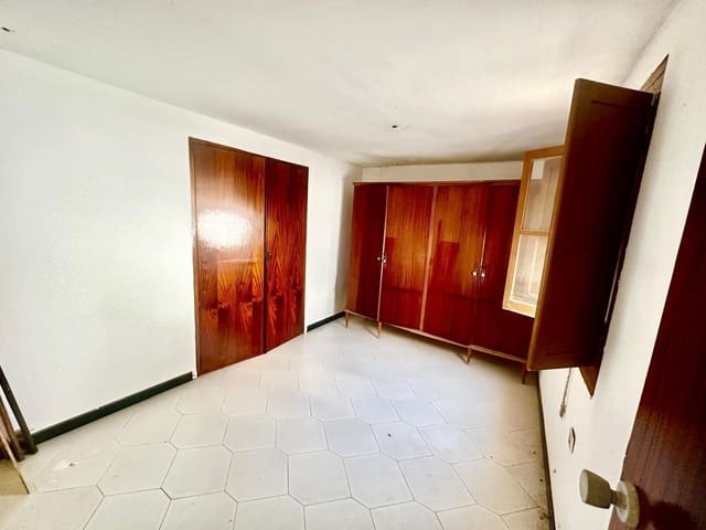 9 soverom Hus til salgs i Lopera - € 56 000 (Ref: 9359896)