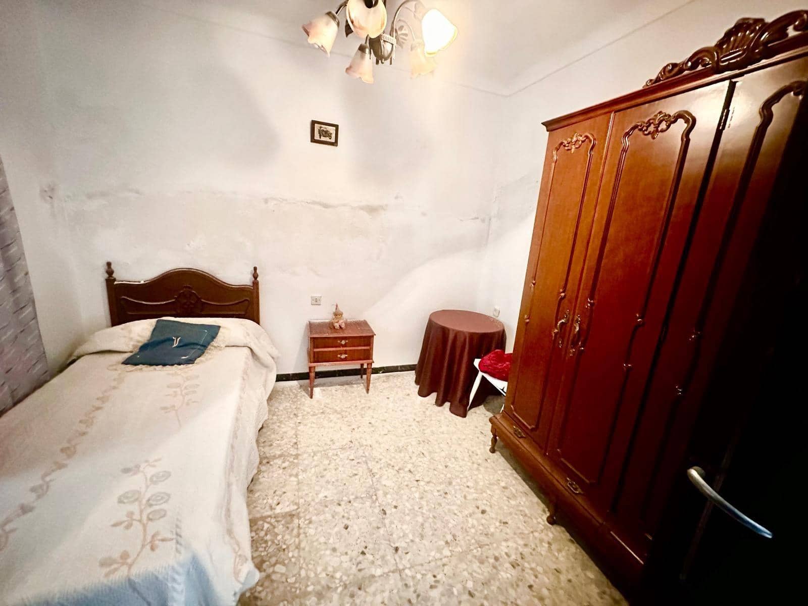 9 bedroom Townhouse for sale in Lopera - € 56,000 (Ref: 9359896)