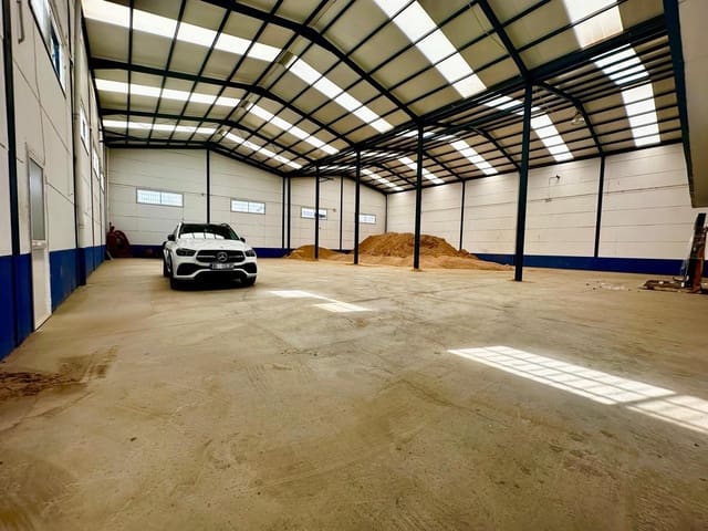 2 bedroom Business for sale in Fuente Obejuna - € 200,000 (Ref: 9359897)