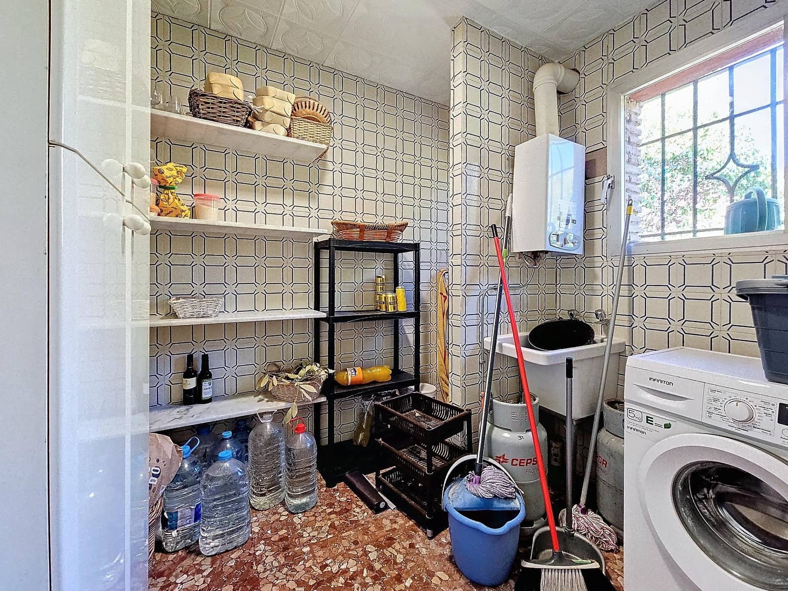 4 slaapkamer Villa te koop in Cordoba stad met zwembad - € 250.000 (Ref: 9359903)