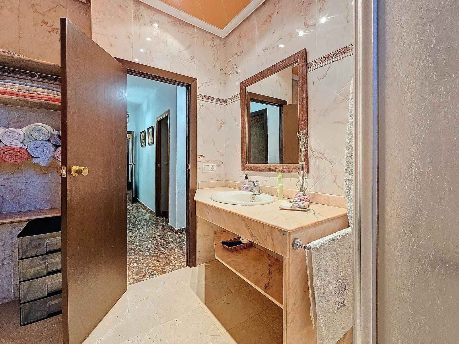 4 slaapkamer Villa te koop in Cordoba stad met zwembad - € 250.000 (Ref: 9359903)