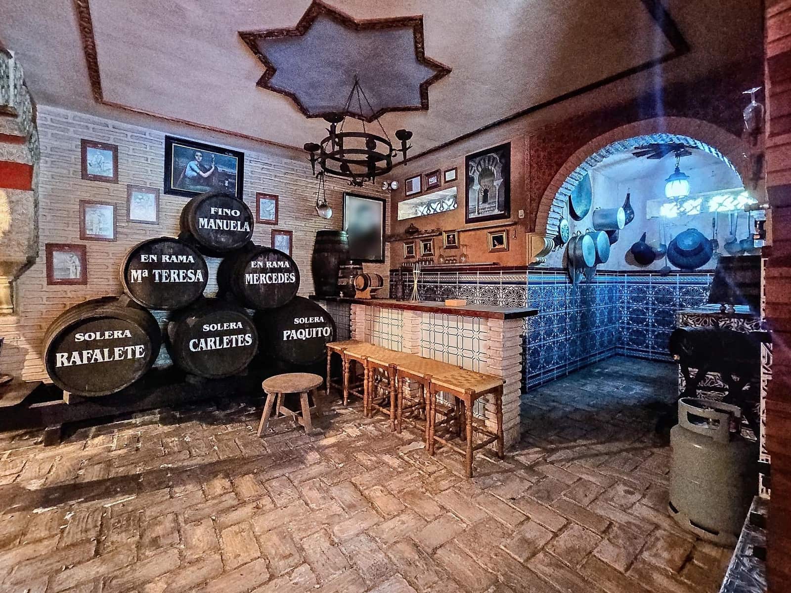 4 slaapkamer Villa te koop in Cordoba stad met zwembad - € 250.000 (Ref: 9359903)