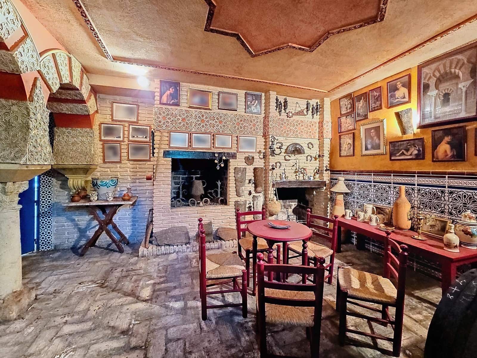 4 slaapkamer Villa te koop in Cordoba stad met zwembad - € 250.000 (Ref: 9359903)