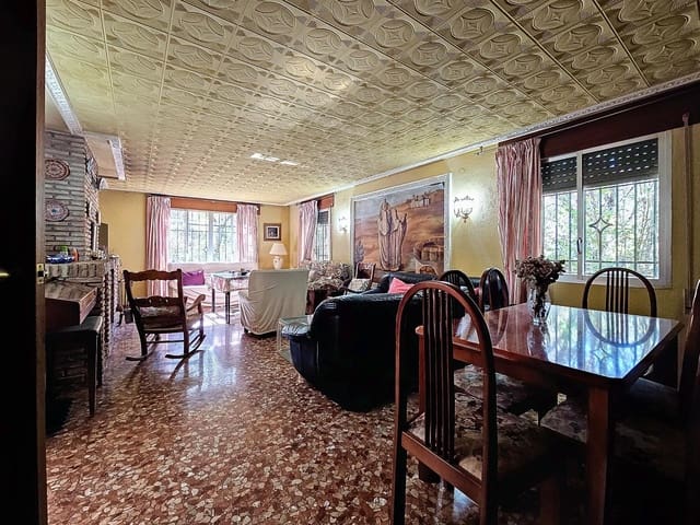 4 soveværelse Villa til salg i Córdoba by med swimmingpool - € 250.000 (Ref: 9359903)