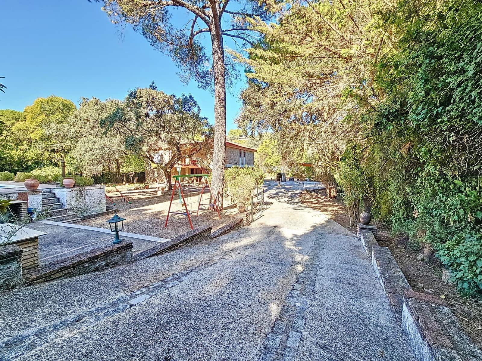 4 slaapkamer Villa te koop in Cordoba stad met zwembad - € 250.000 (Ref: 9359903)