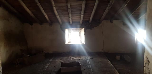 5 bedroom Finca/Country House for sale in Fuente la Lancha - € 18,990 (Ref: 9359905)