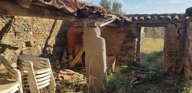 5 bedroom Finca/Country House for sale in Fuente la Lancha - € 18,990 (Ref: 9359905)