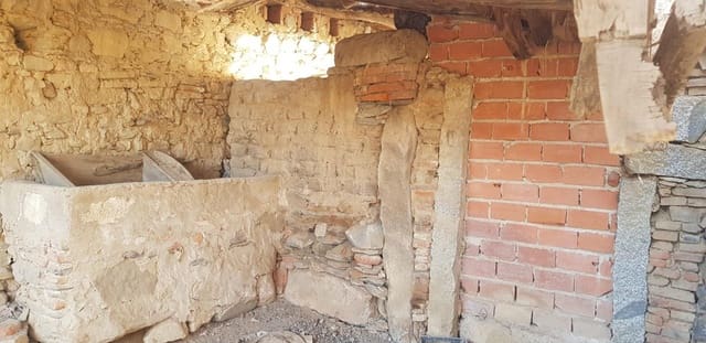 5 bedroom Finca/Country House for sale in Fuente la Lancha - € 18,990 (Ref: 9359905)