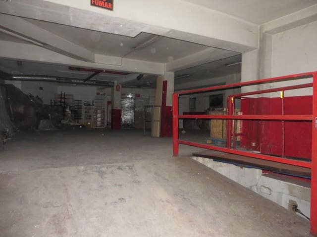 Kaupallinen myytävänä paikassa Ciudad Jardín, Córdoba kaupunki - 144 000 € (Ref: 9359908)