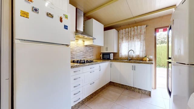 3 soveværelse Villa til salg i Villarrubia, Córdoba by med swimmingpool garage - € 135.000 (Ref: 9359909)