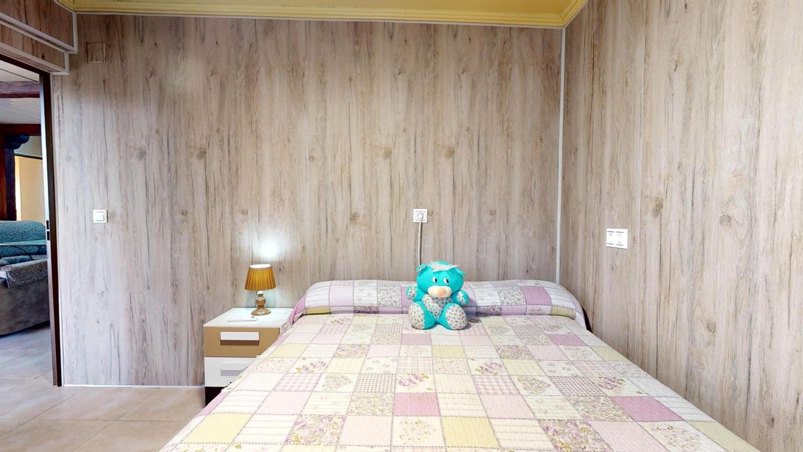 3 slaapkamer Villa te koop in Cordoba stad met zwembad garage - € 135.000 (Ref: 9359909)