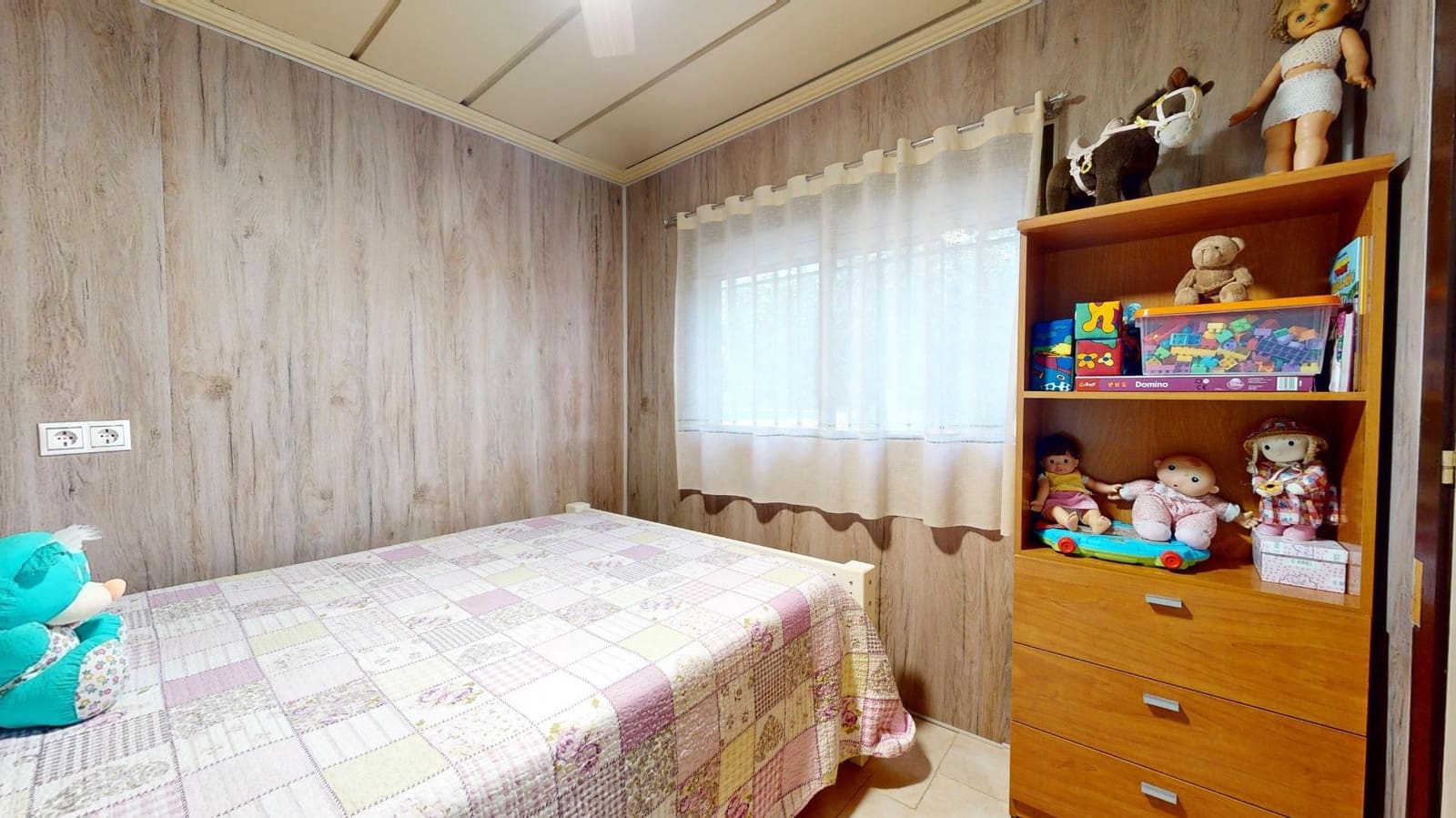 3 slaapkamer Villa te koop in Cordoba stad met zwembad garage - € 135.000 (Ref: 9359909)