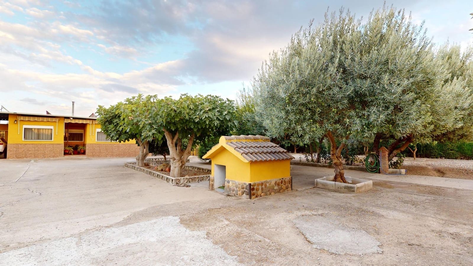 3 slaapkamer Villa te koop in Cordoba stad met zwembad garage - € 135.000 (Ref: 9359909)