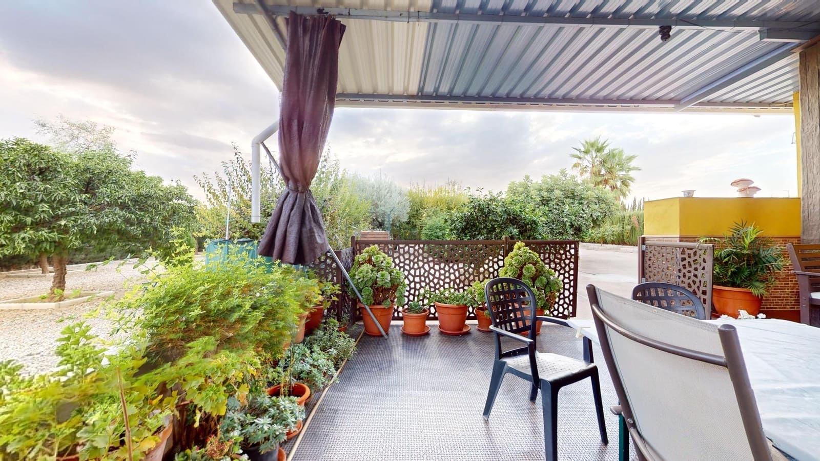 3 slaapkamer Villa te koop in Cordoba stad met zwembad garage - € 135.000 (Ref: 9359909)