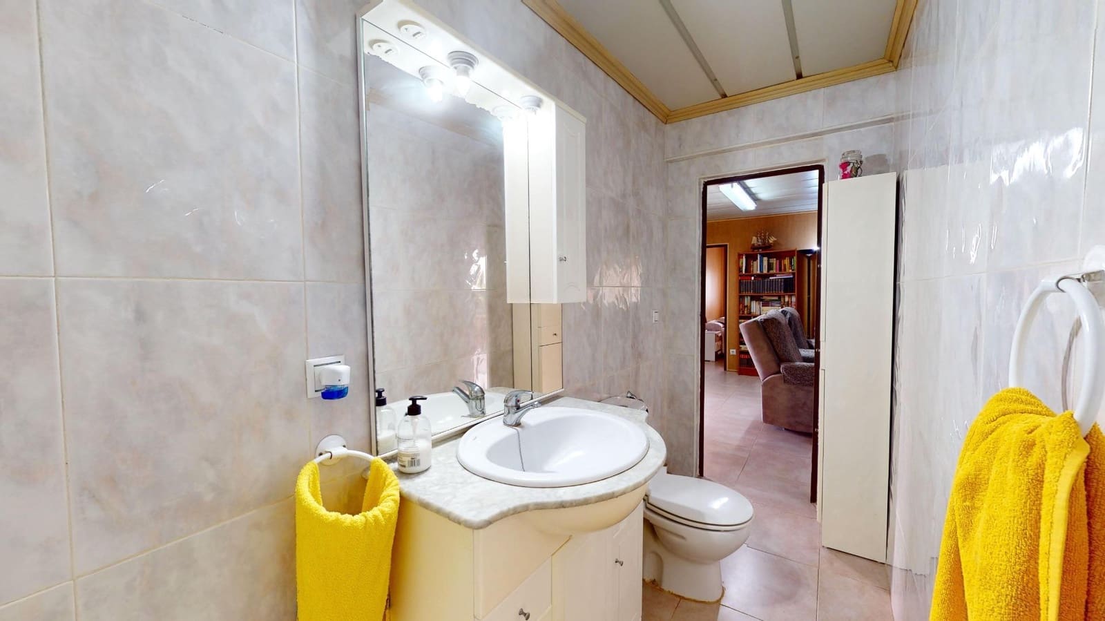 3 slaapkamer Villa te koop in Cordoba stad met zwembad garage - € 135.000 (Ref: 9359909)