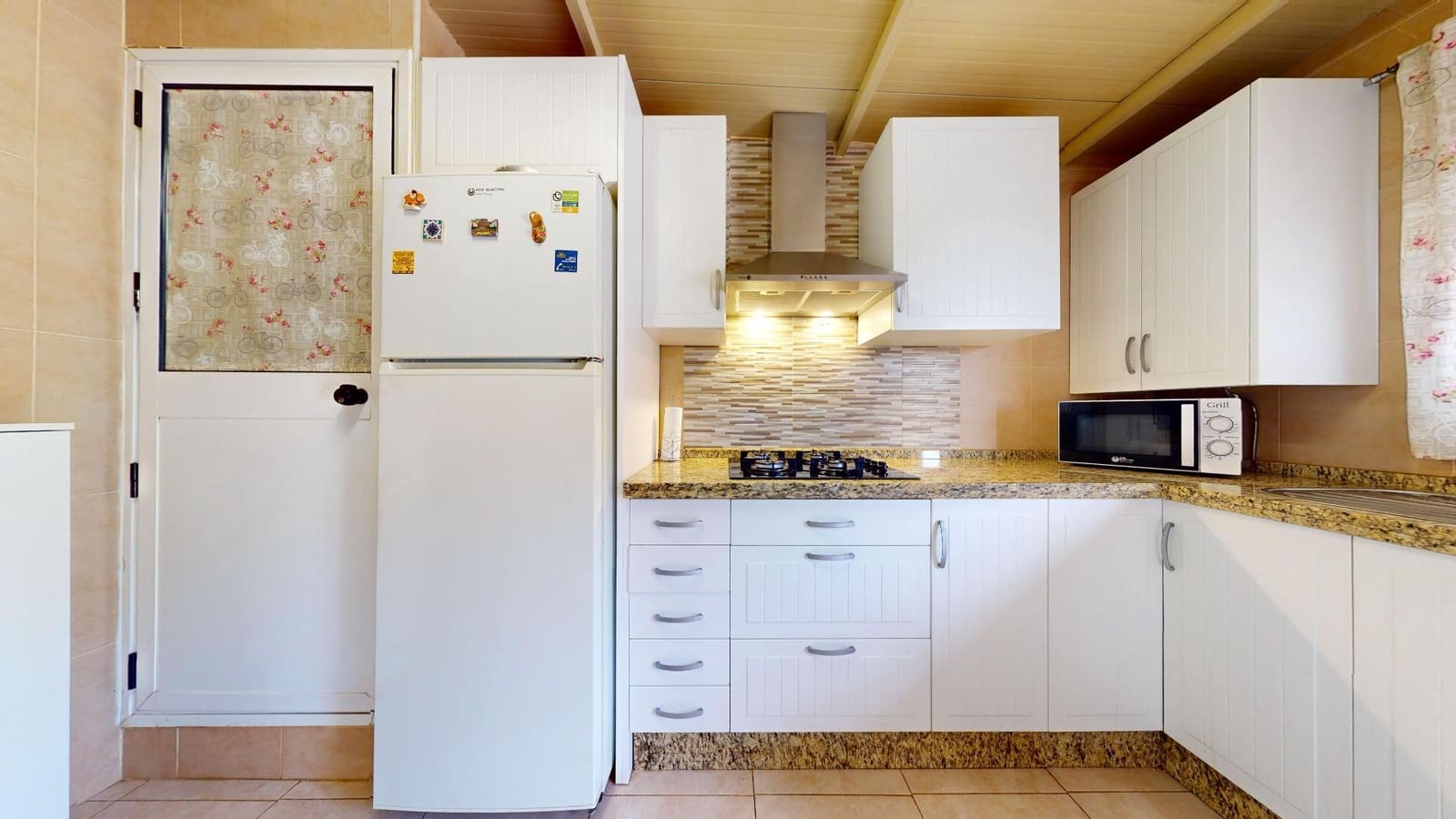 3 slaapkamer Villa te koop in Cordoba stad met zwembad garage - € 135.000 (Ref: 9359909)