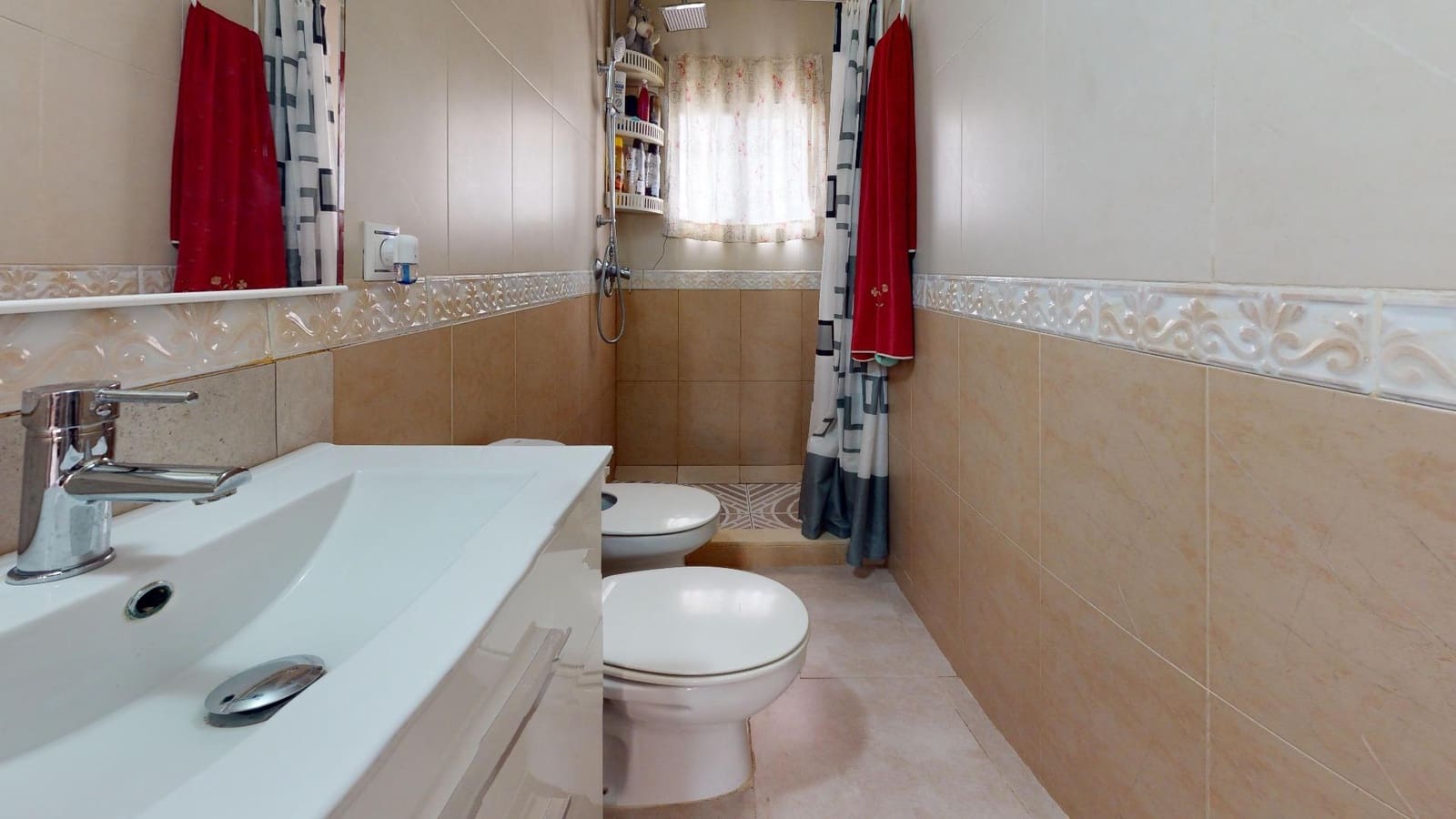 3 slaapkamer Villa te koop in Cordoba stad met zwembad garage - € 135.000 (Ref: 9359909)