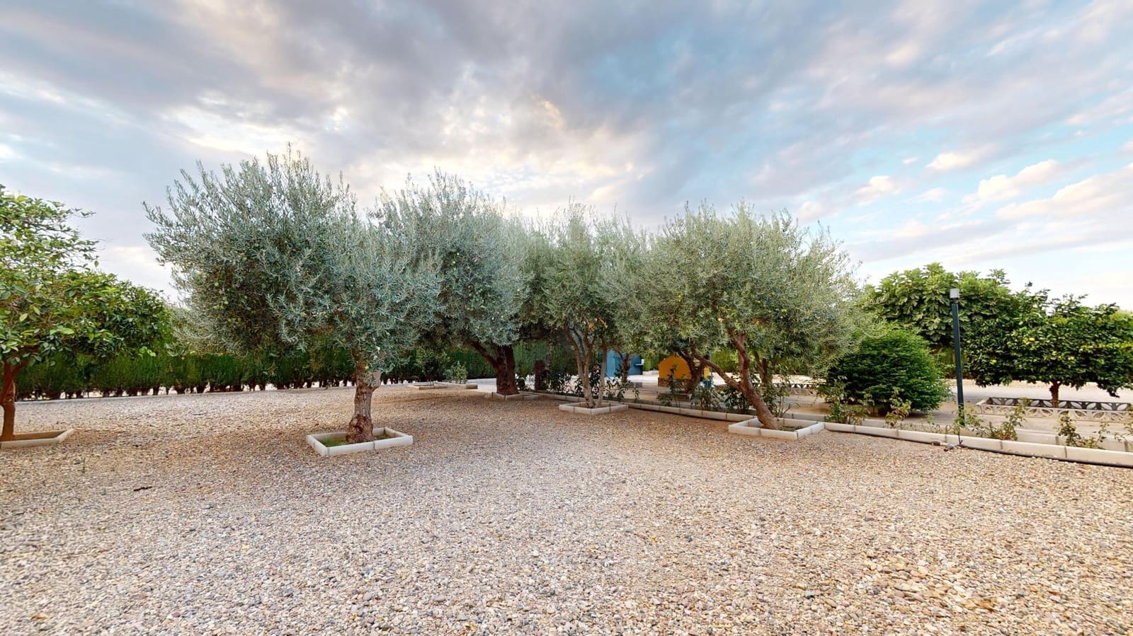 3 slaapkamer Villa te koop in Cordoba stad met zwembad garage - € 135.000 (Ref: 9359909)