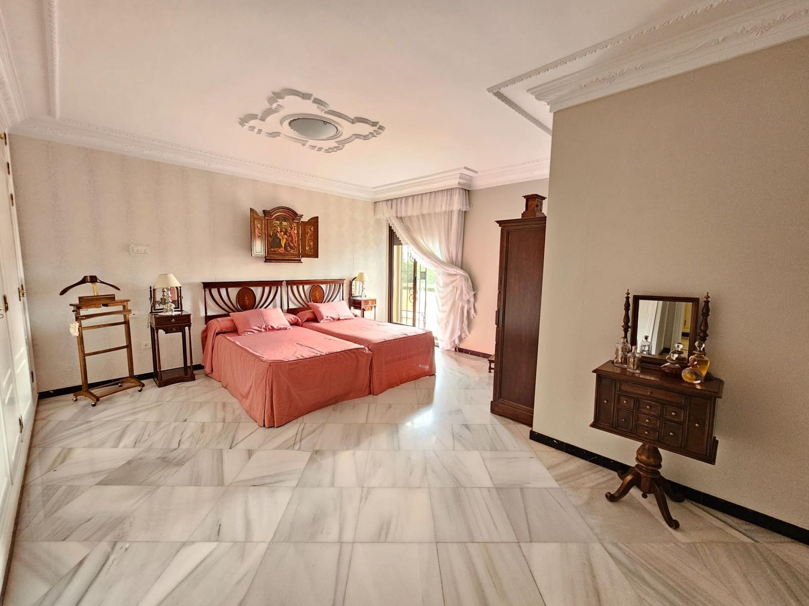 8 soveværelse Villa til salg i Cordoba by med swimmingpool - € 790.000 (Ref: 9359911)