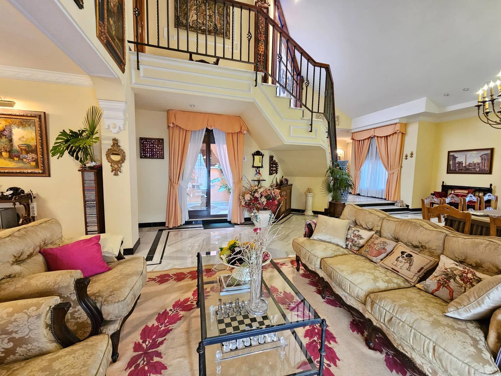 8 soveværelse Villa til salg i Cordoba by med swimmingpool - € 790.000 (Ref: 9359911)