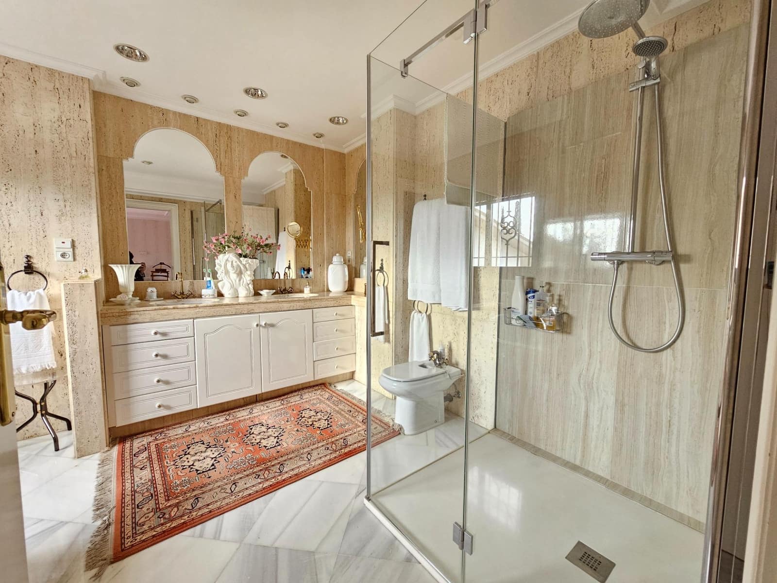 8 soveværelse Villa til salg i Cordoba by med swimmingpool - € 790.000 (Ref: 9359911)