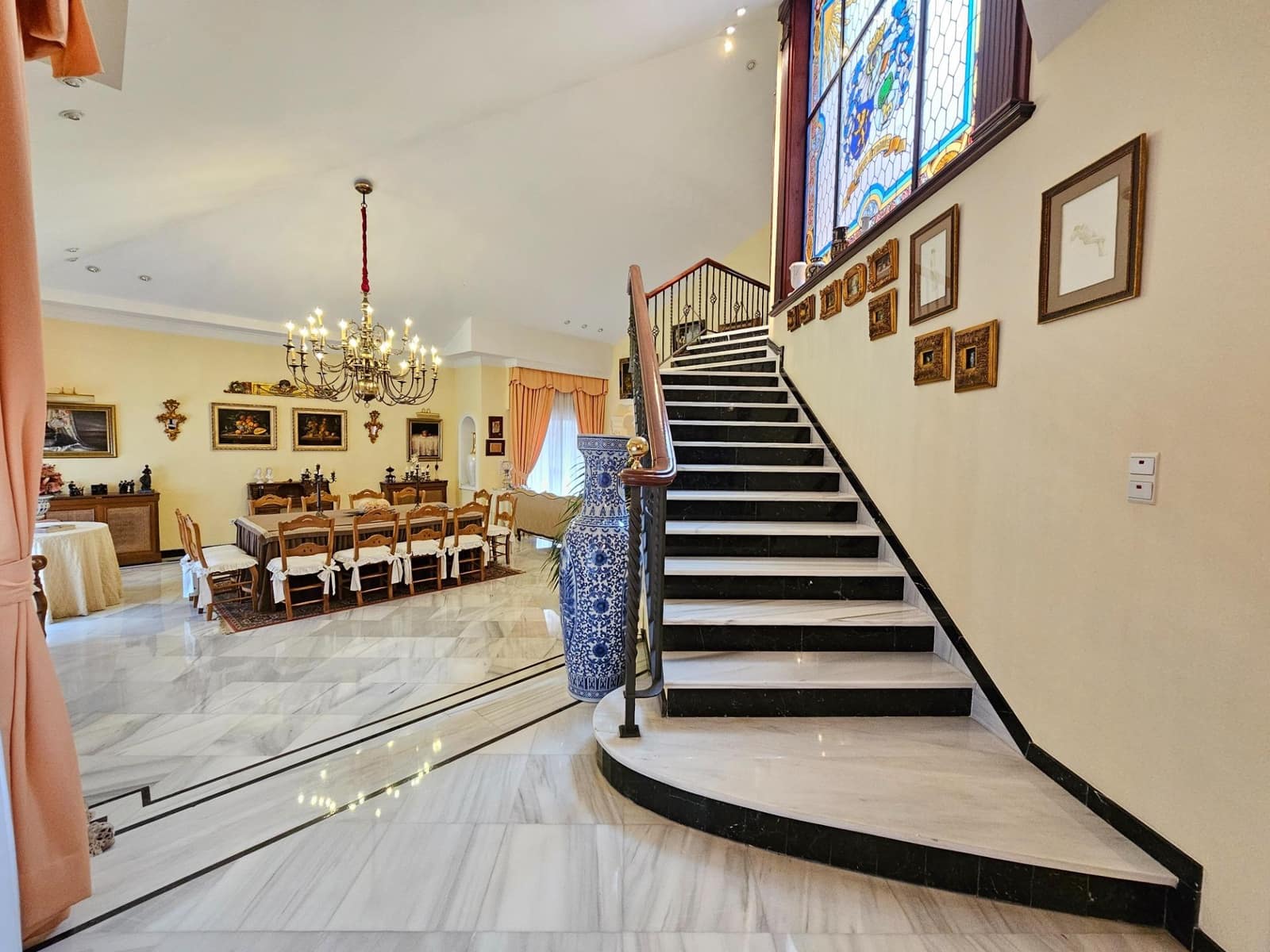 8 soveværelse Villa til salg i Cordoba by med swimmingpool - € 790.000 (Ref: 9359911)