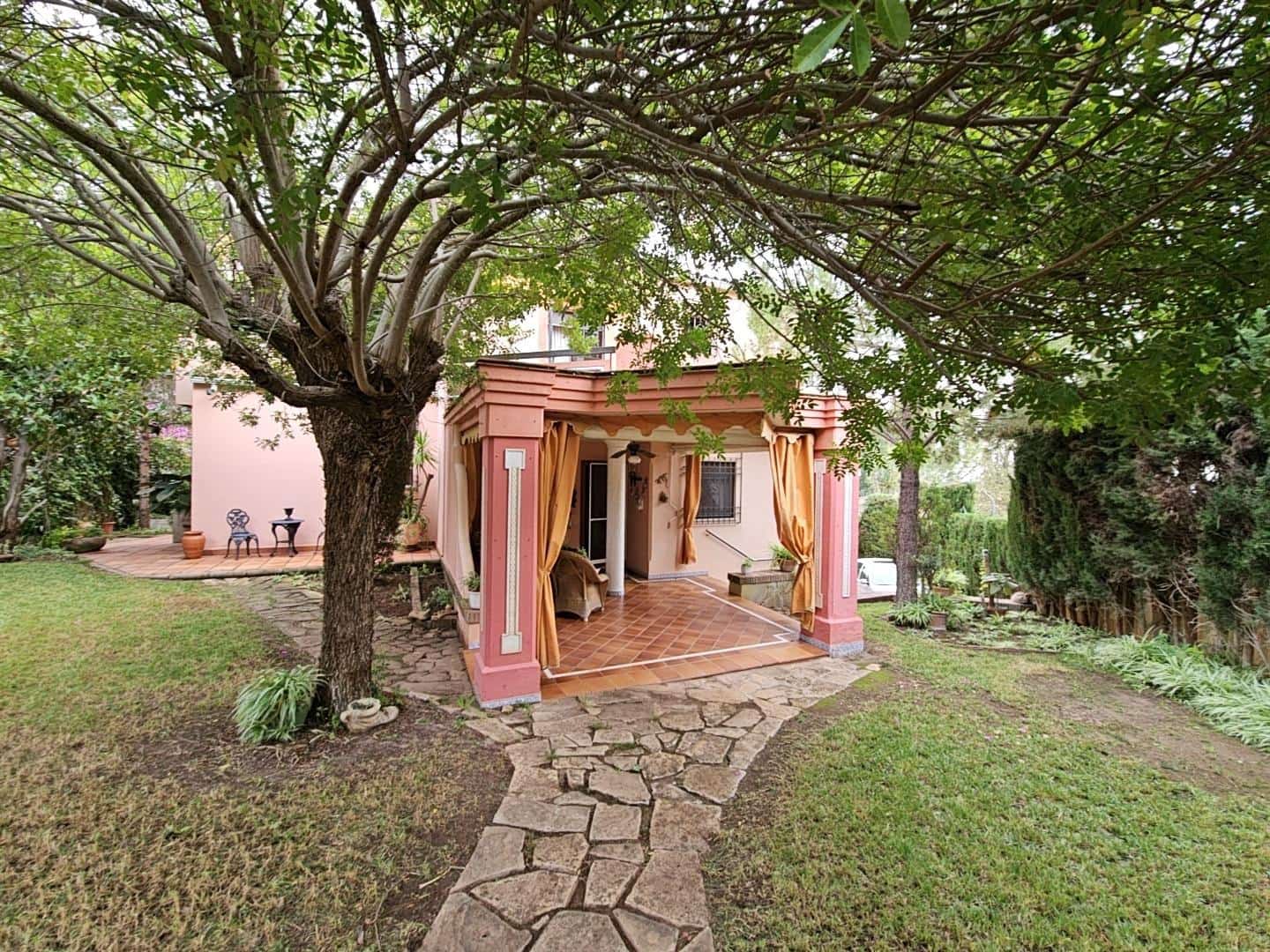 8 soveværelse Villa til salg i Cordoba by med swimmingpool - € 790.000 (Ref: 9359911)