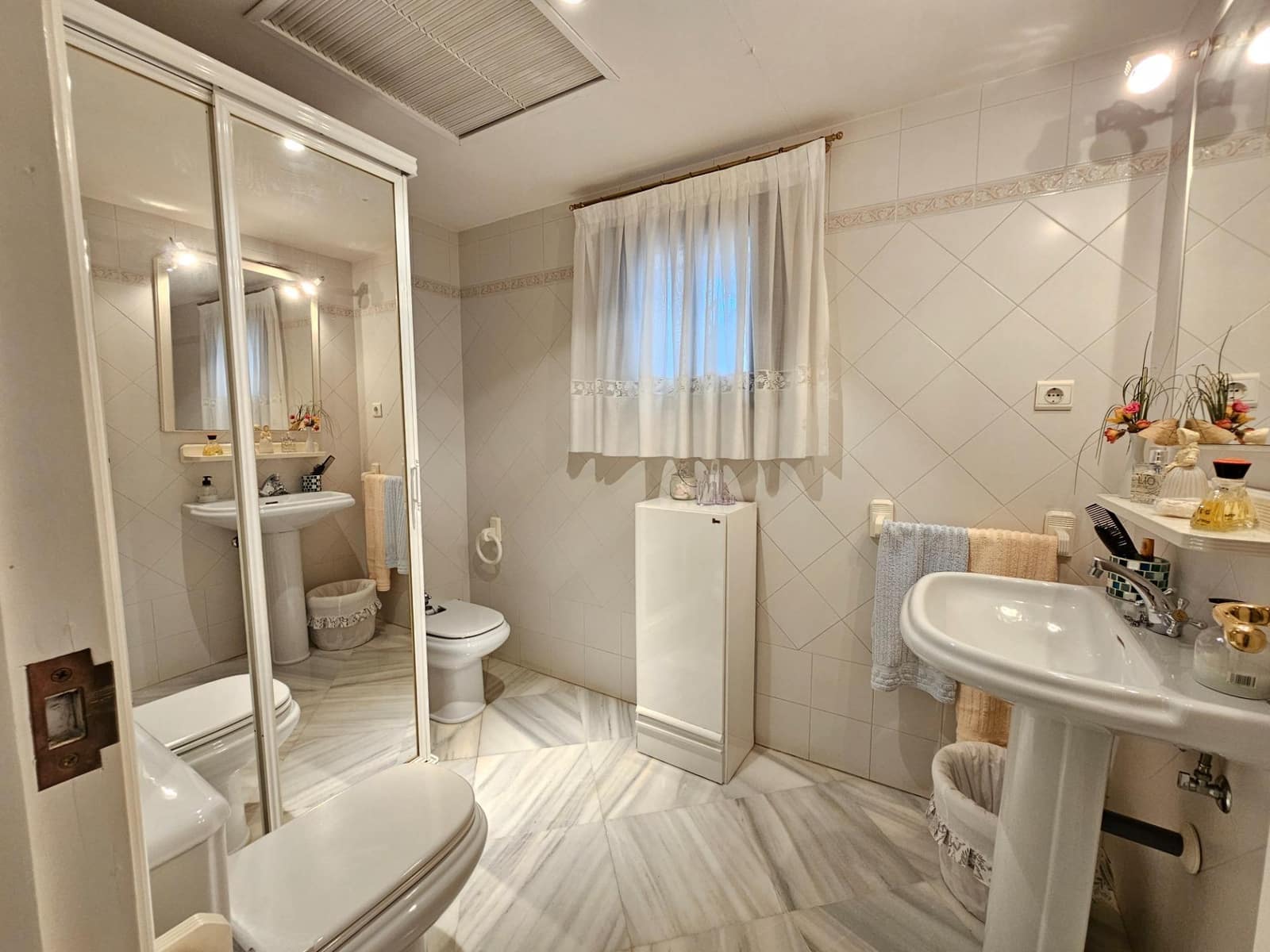 8 soveværelse Villa til salg i Cordoba by med swimmingpool - € 790.000 (Ref: 9359911)