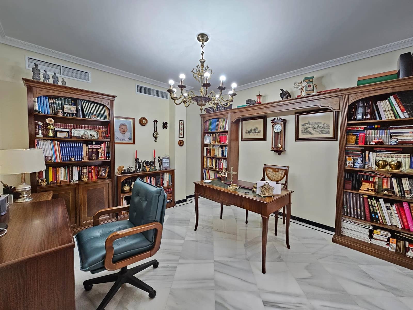 8 soveværelse Villa til salg i Cordoba by med swimmingpool - € 790.000 (Ref: 9359911)