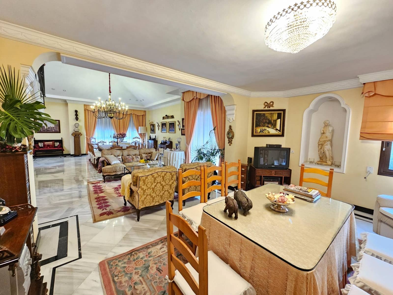 8 soveværelse Villa til salg i Cordoba by med swimmingpool - € 790.000 (Ref: 9359911)