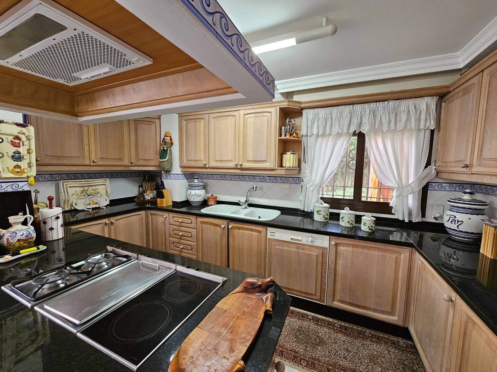 8 soveværelse Villa til salg i Cordoba by med swimmingpool - € 790.000 (Ref: 9359911)