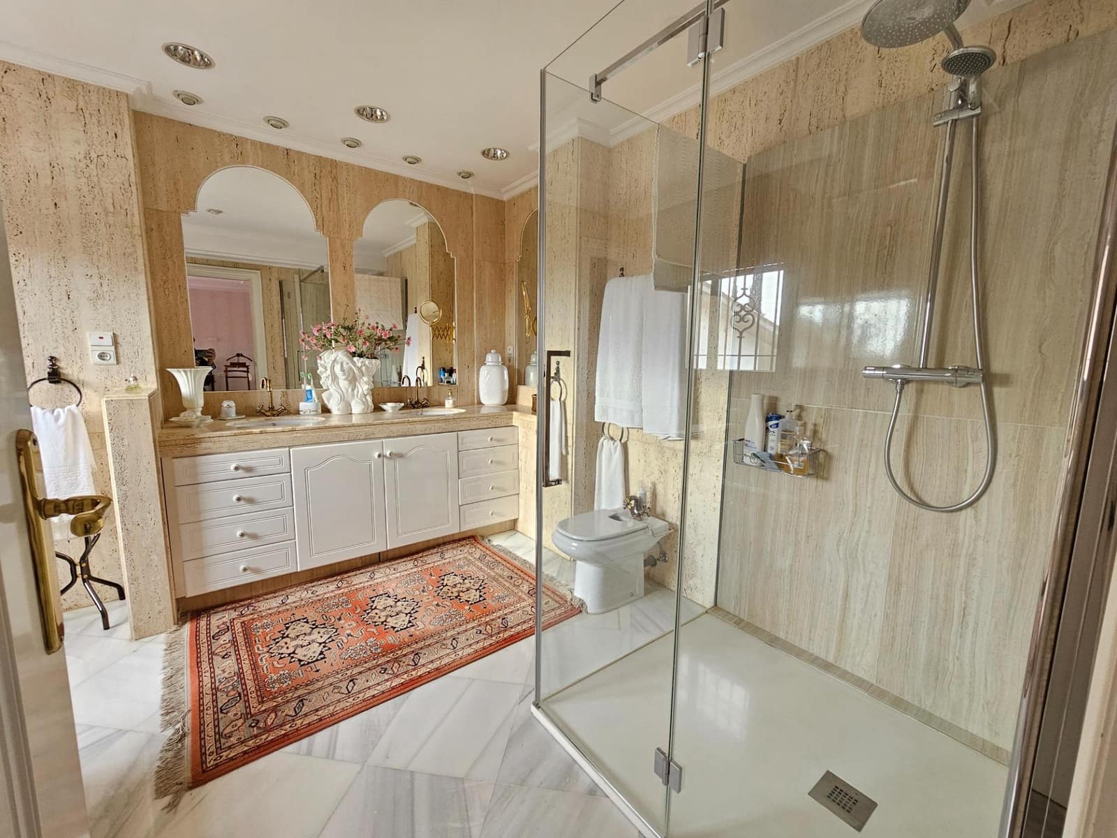 8 soveværelse Villa til salg i Cordoba by med swimmingpool - € 790.000 (Ref: 9359911)