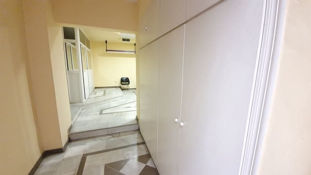 Commercieel te koop in Centro, Córdoba stad - € 89.000 (Ref: 9359921)
