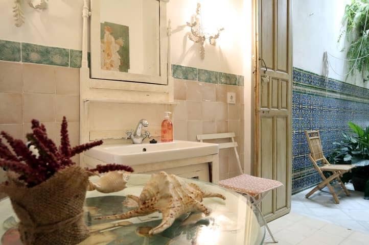 8 soveværelse Byhus til salg i Cordoba by med garage - € 1.295.000 (Ref: 9359923)