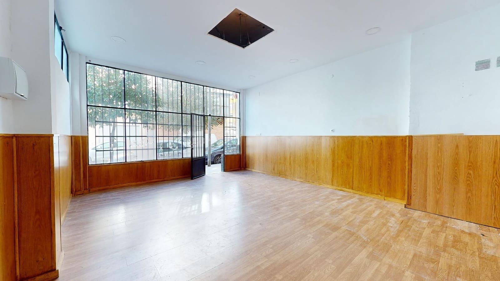 Kaupallinen myytävänä paikassa Cordoba kaupunki - 42 000 € (Ref: 9359926)