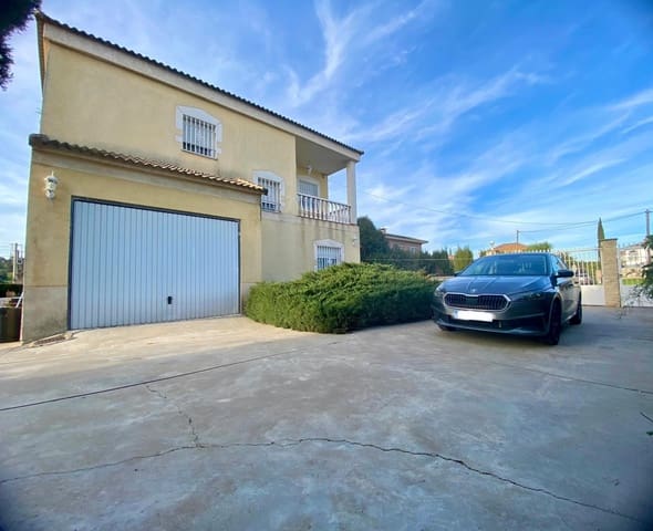 4 slaapkamer Villa te koop in Córdoba stad met garage - € 265.200 (Ref: 9359933)