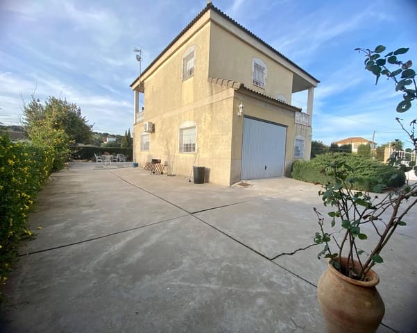 4 slaapkamer Villa te koop in Córdoba stad met garage - € 265.200 (Ref: 9359933)